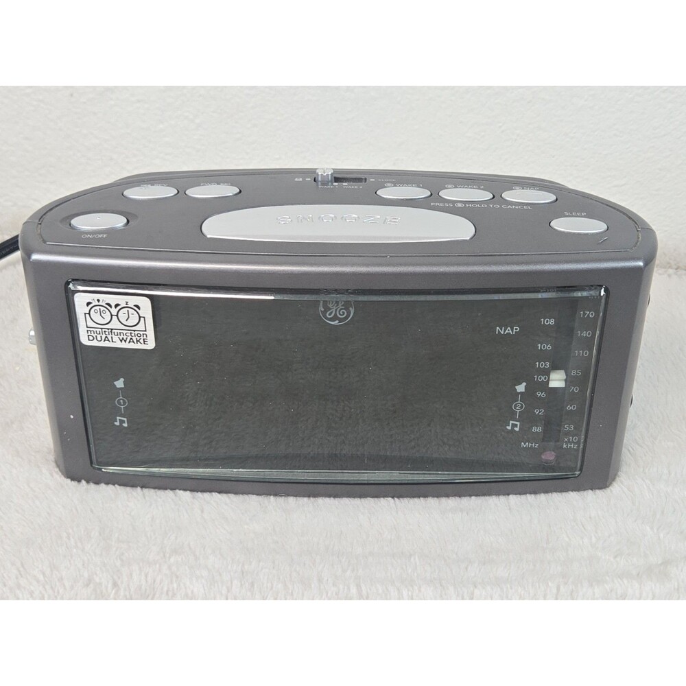 GE Alarm Clock Radio Model 7-4853C Dual Alarm Snooze AM-FM Large Green Digital